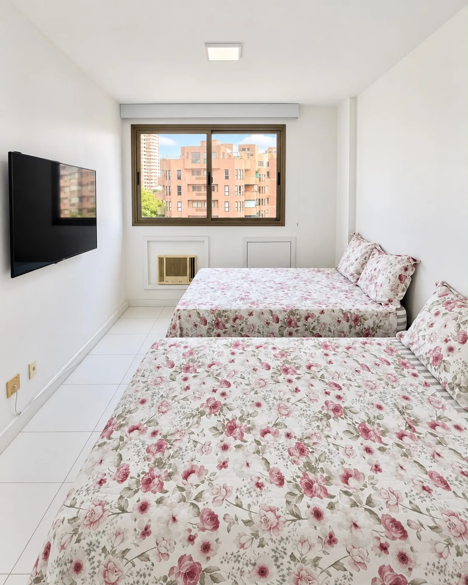 2-bedroom apartment in a building with a sauna — photo 10