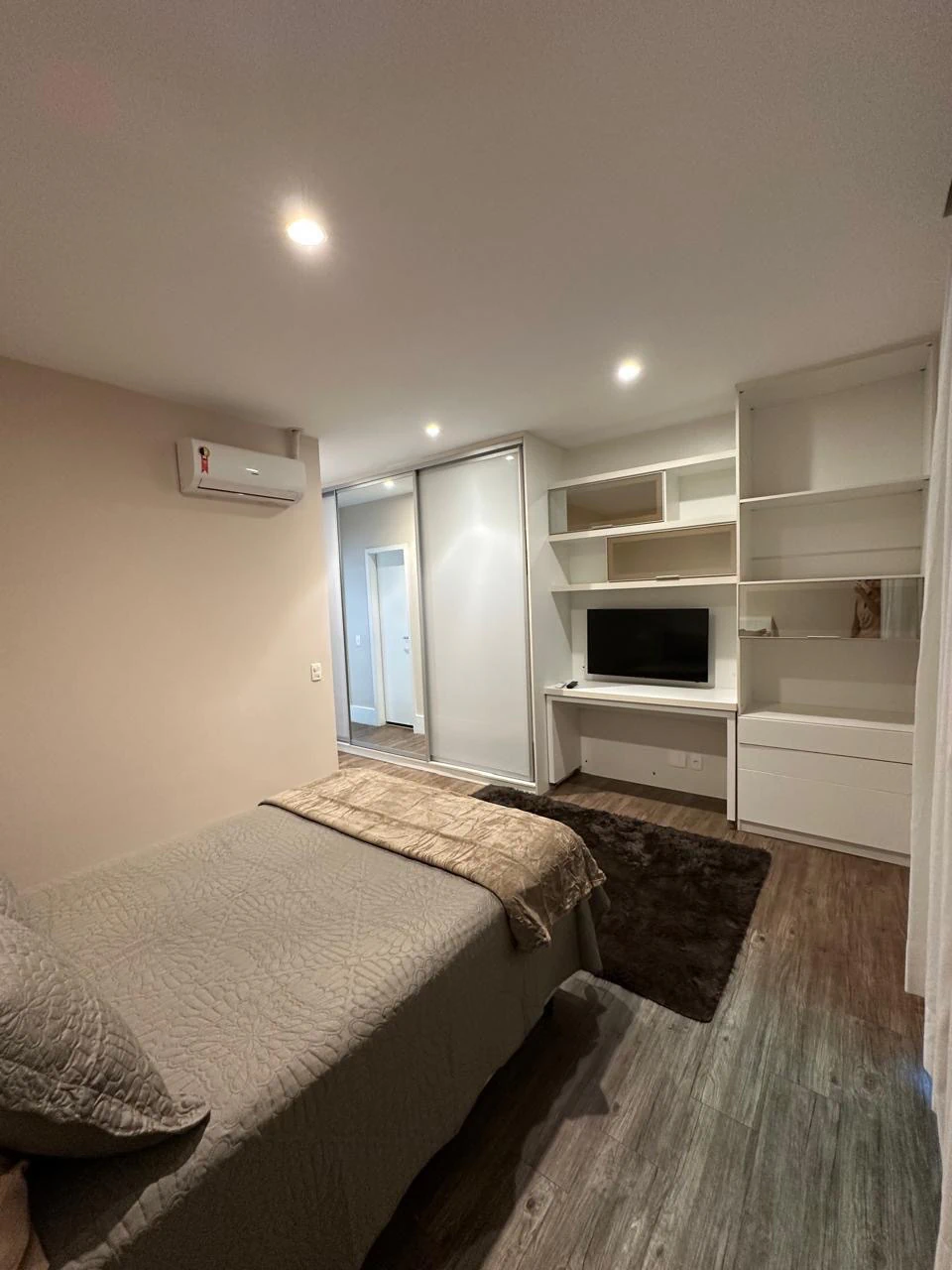 Apartamento mobiliado reformado com 4 suítes e 392 m² — photo 26