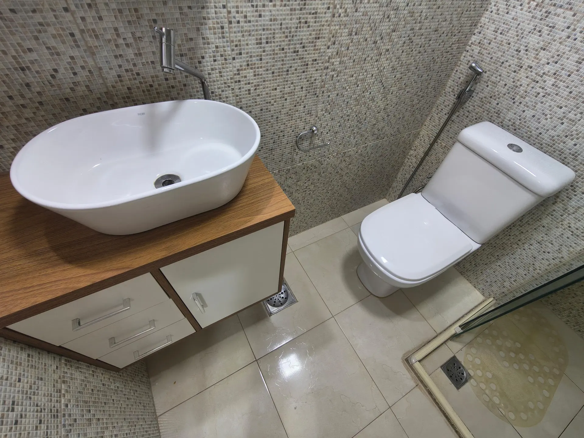 Unfurnished 2-bedroom apartment with a closed kitchen — photo 37