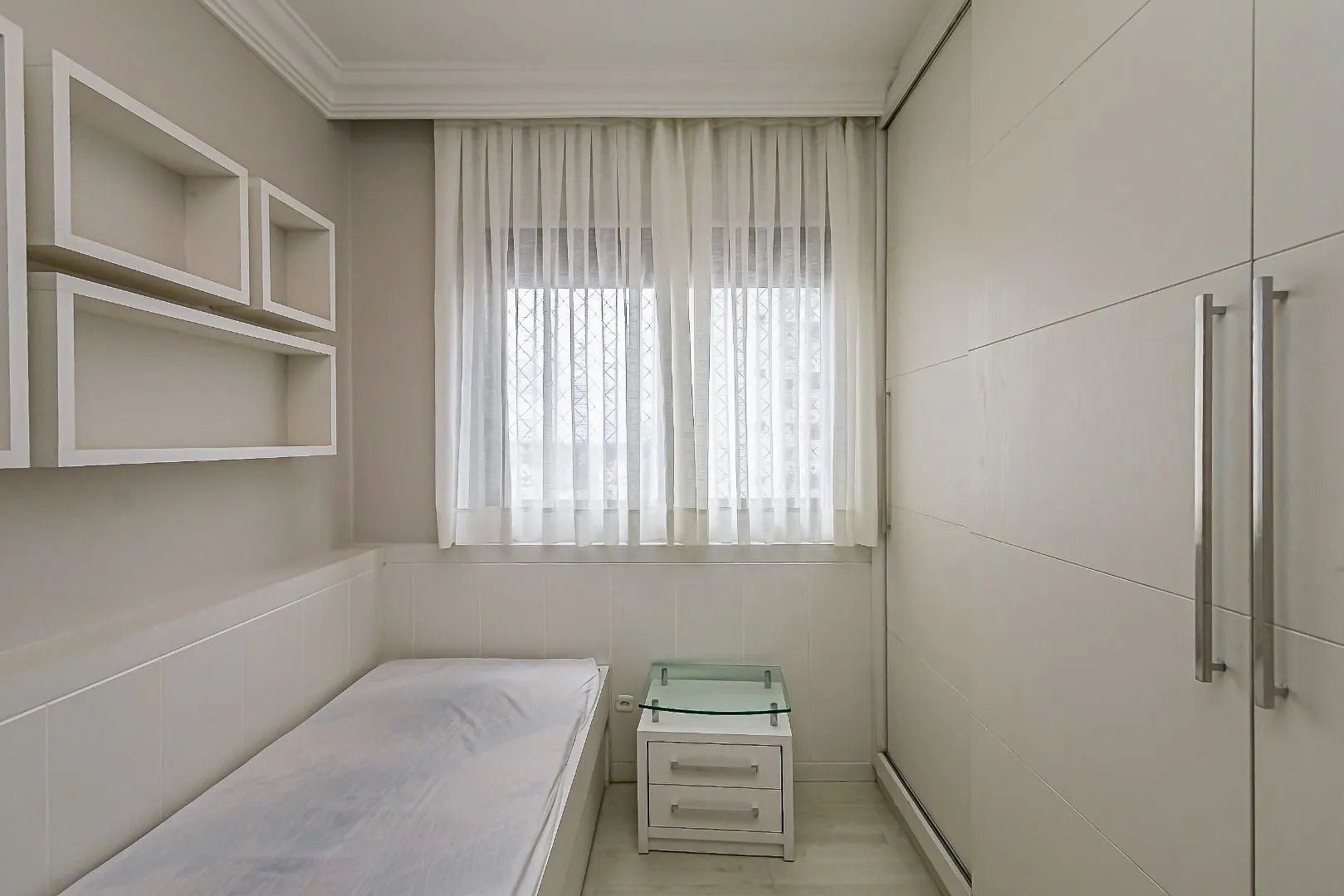 119 m² apartment with floor-to-ceiling windows and a bathtub — photo 28