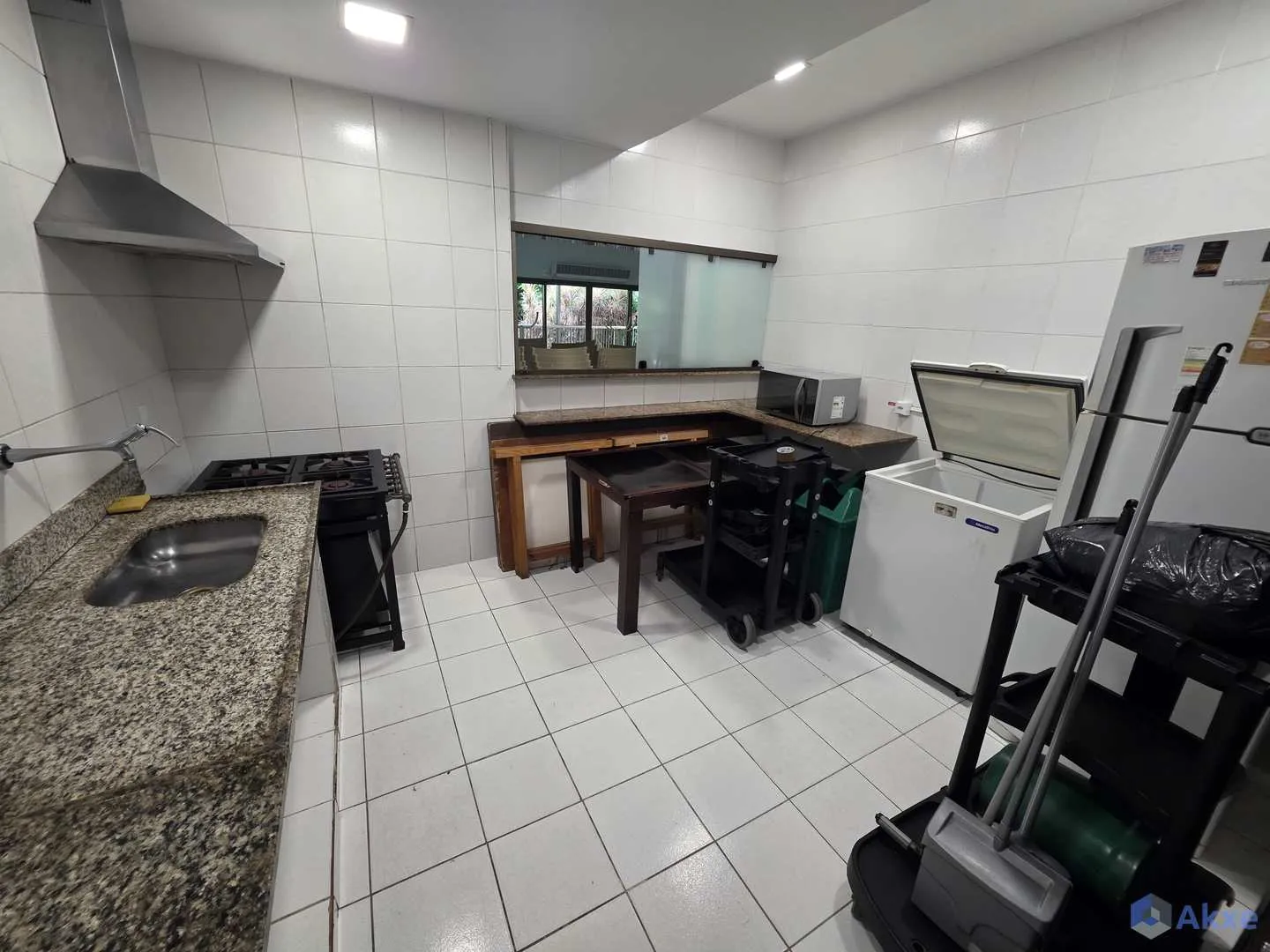 2-bedroom apartment with an enclosed glass balcony — photo 34