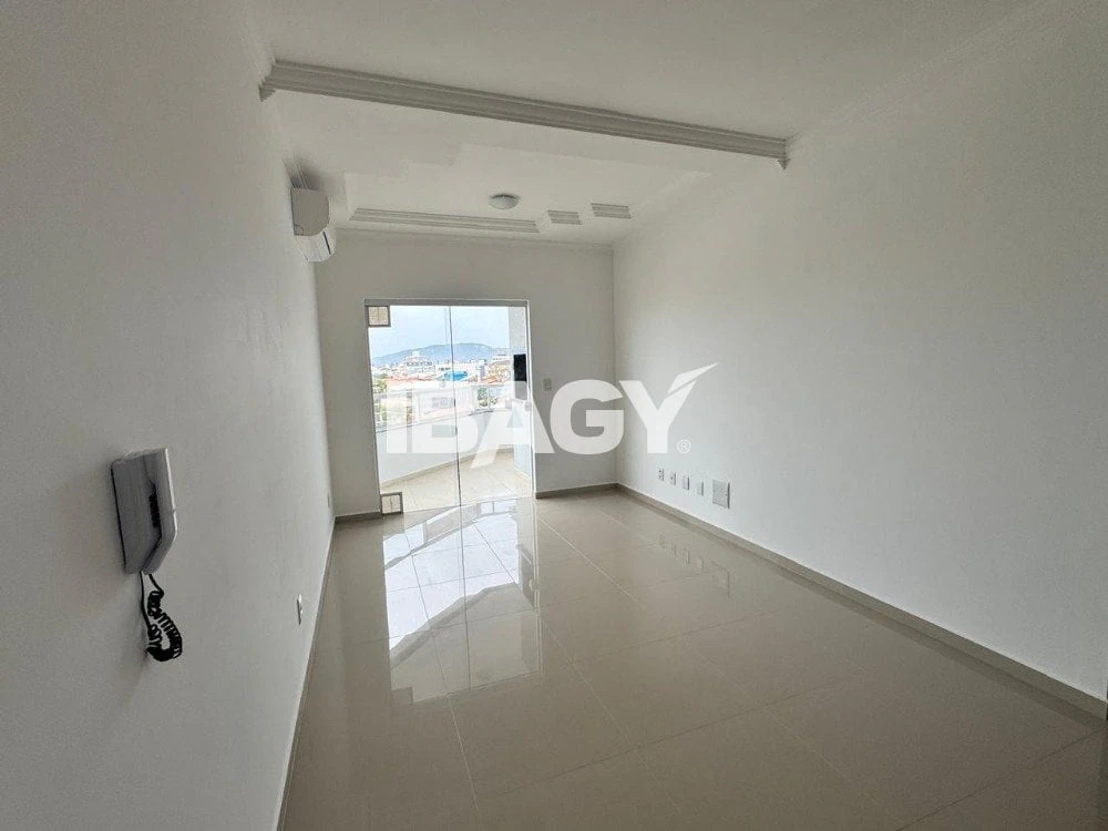 One-bedroom apartment in a building with a pool — photo 5