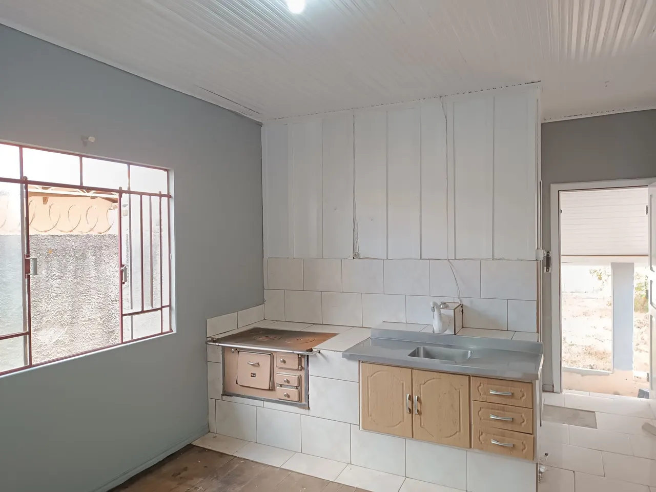 Wood or laminate floors in a 3-bedroom house, 80 m² — photo 2
