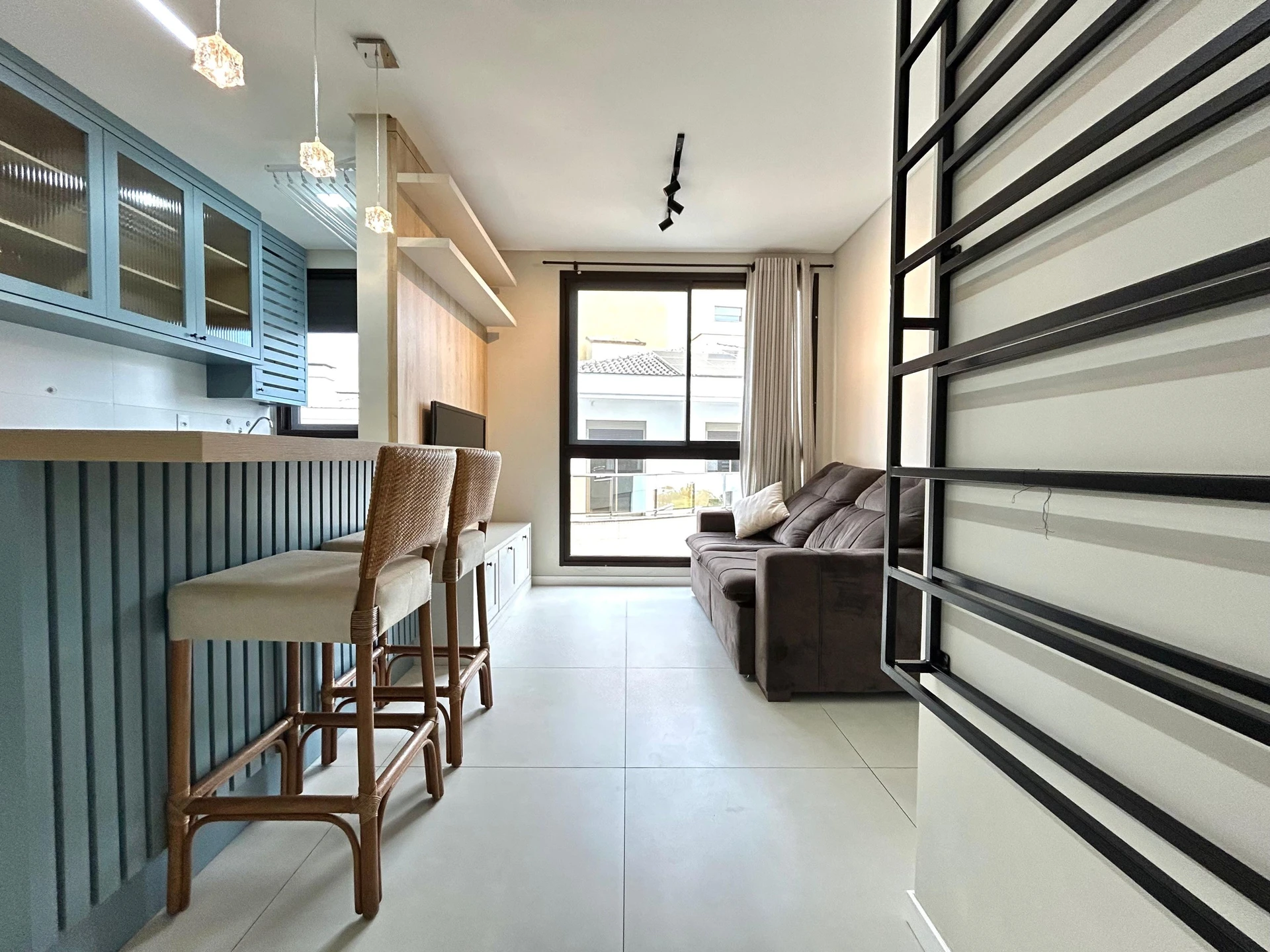 One-bedroom apartment in a building with a pool