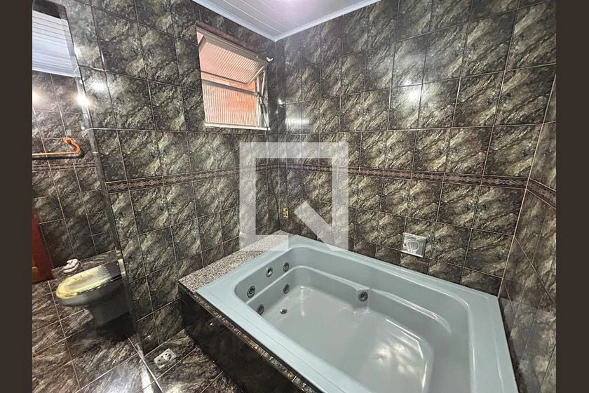 Furnished house with 2 bedrooms and 160 m², no parking — photo 2