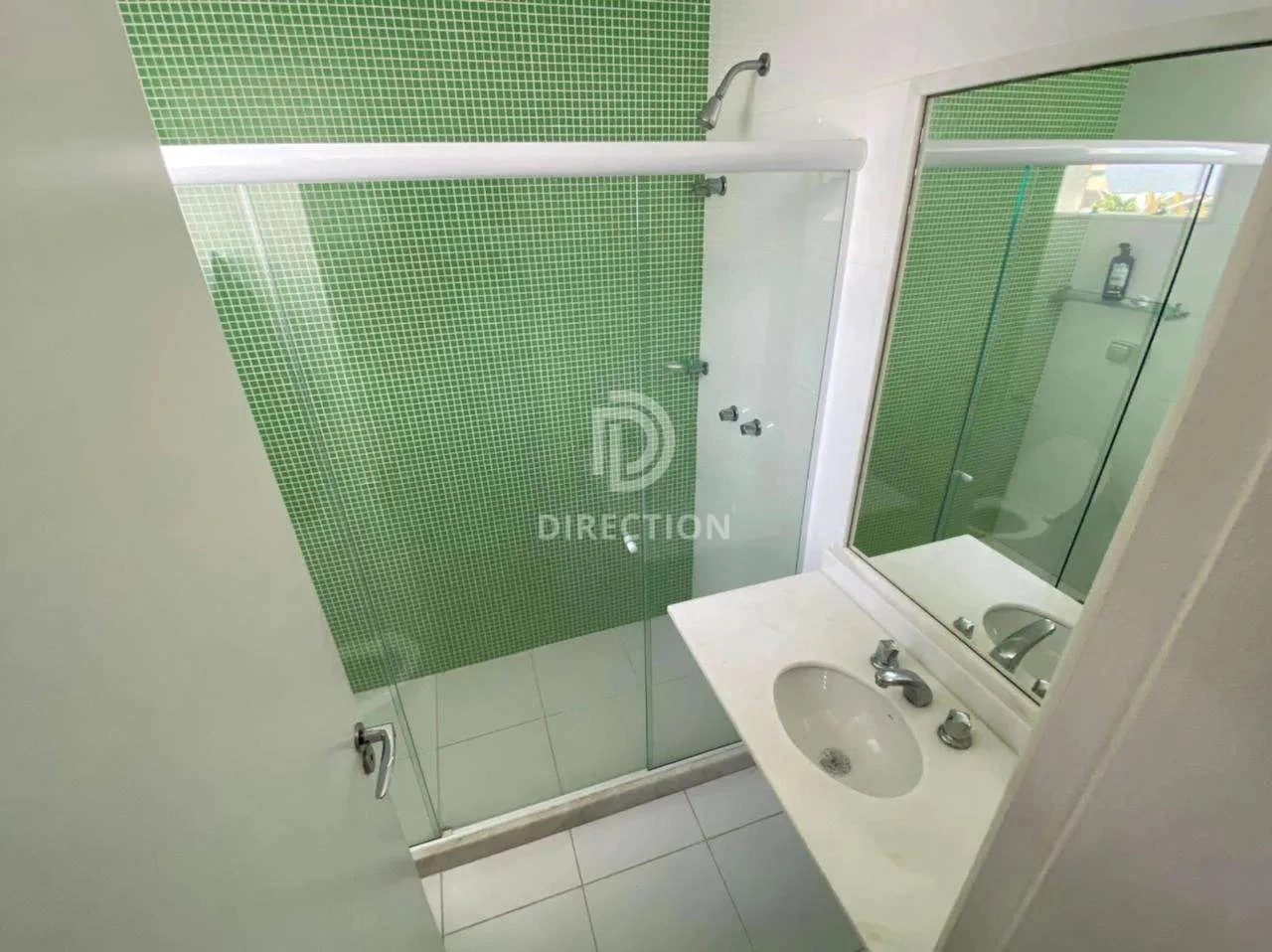 4 quartos e banheira: casa de 300 m² — photo 2