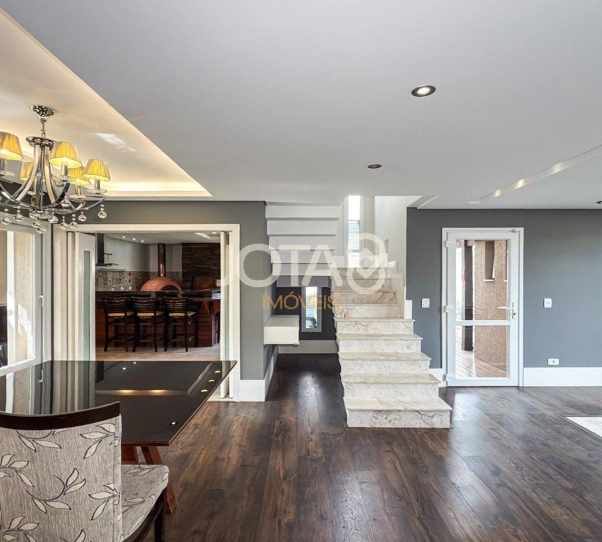 4-bedroom house with floor-to-ceiling windows — photo 24