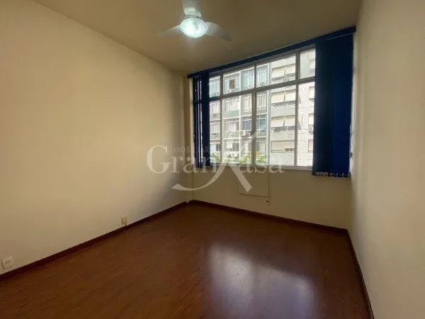 Apartment on the 6th floor with wood or laminate floors — photo 8