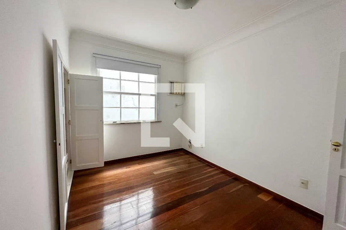 Apartamento com 4 quartos e sala de estar, 3 banheiros — photo 11