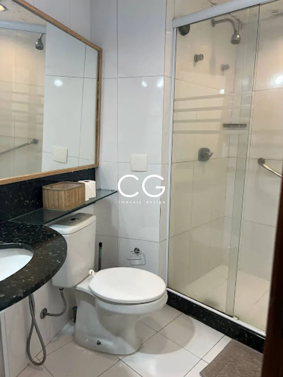 Furnished 1-bedroom apartment with glass-enclosed balcony — photo 9