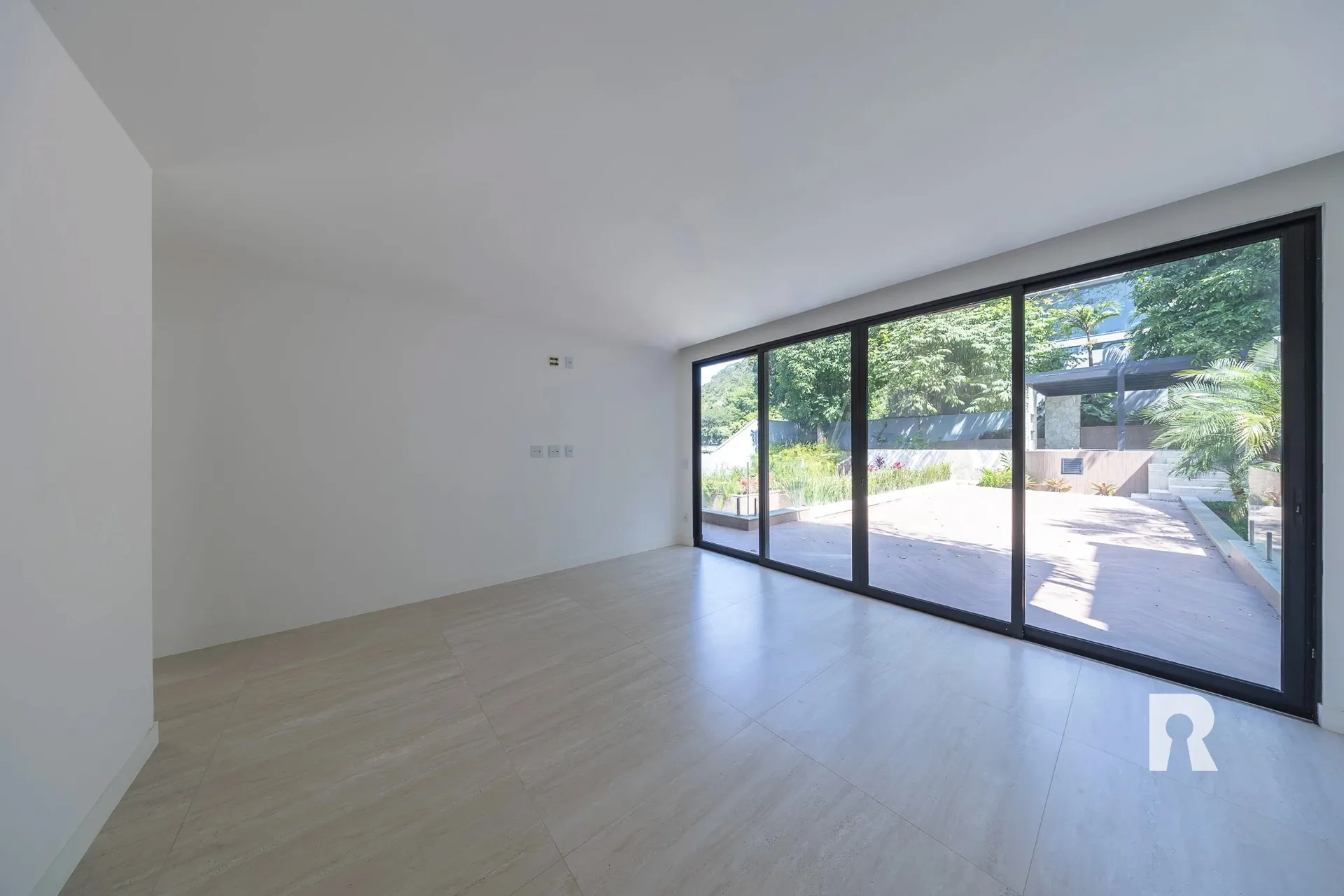 Casa moderna de 5 suítes com 7 banheiros e 2 vagas — photo 16