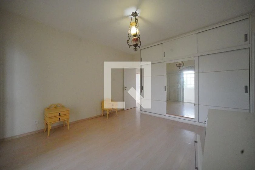 Furnished house, 350 m², with a glass-enclosed balcony — photo 26