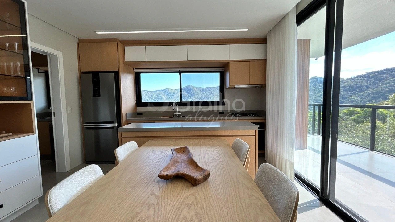 Furnished house, 158 m², with floor-to-ceiling windows — photo 2