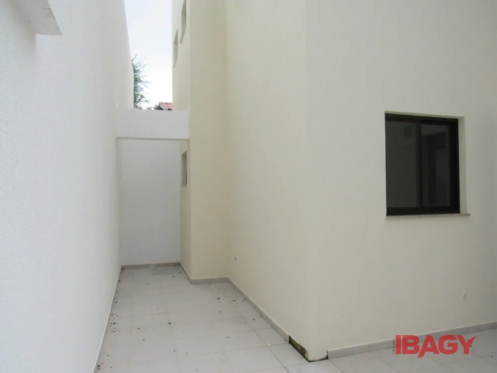 Unfurnished 1-bedroom apartment with 54 m² — photo 9