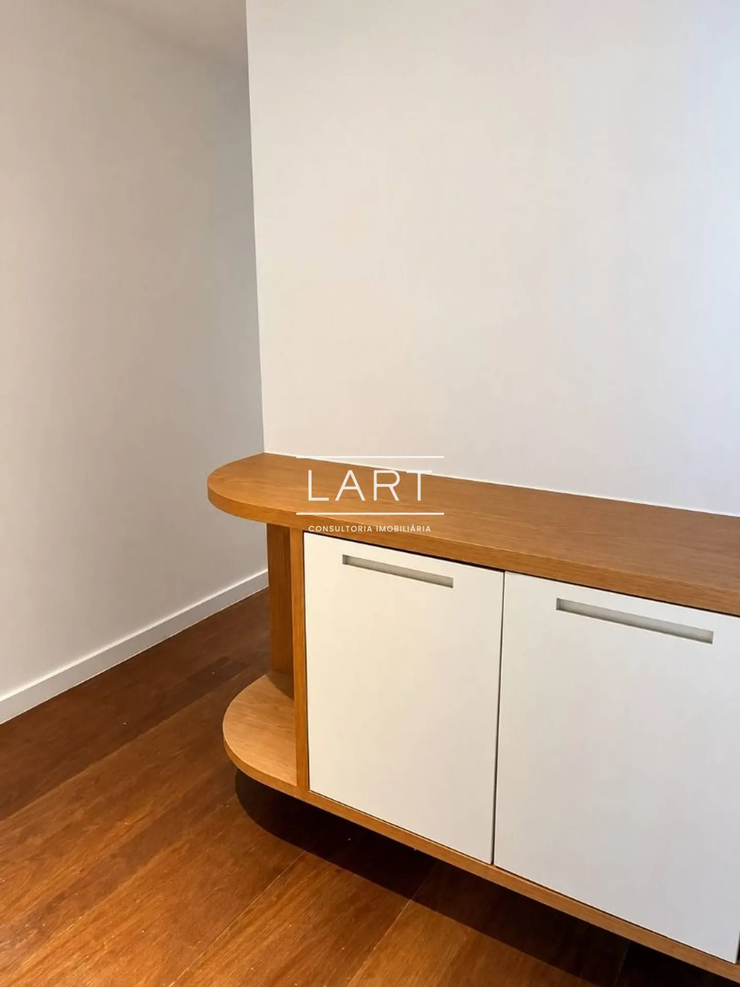 Apartment on the 2nd floor with a glass-enclosed balcony — photo 13