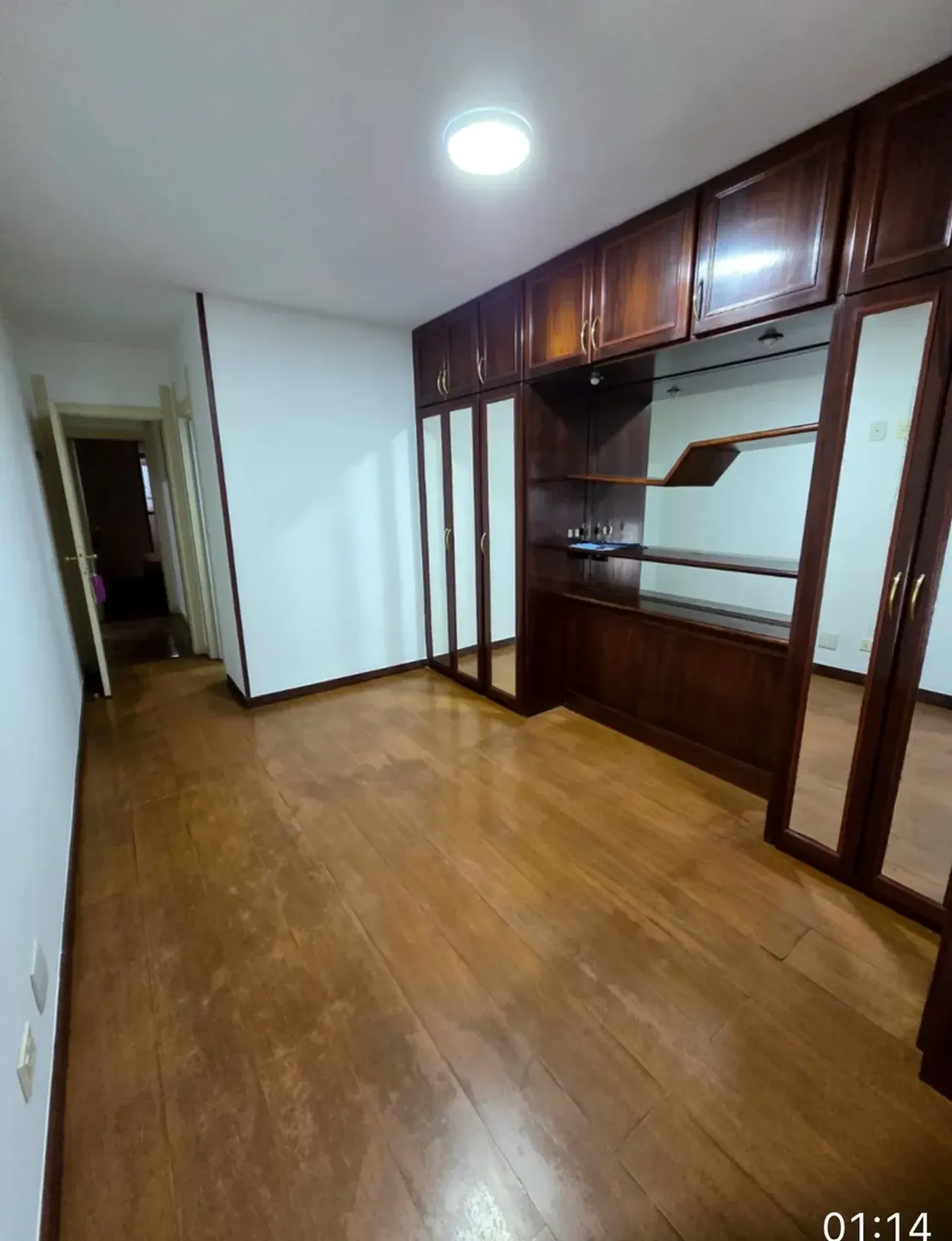 90 m² apartment with 2 bedrooms and a balcony — photo 17
