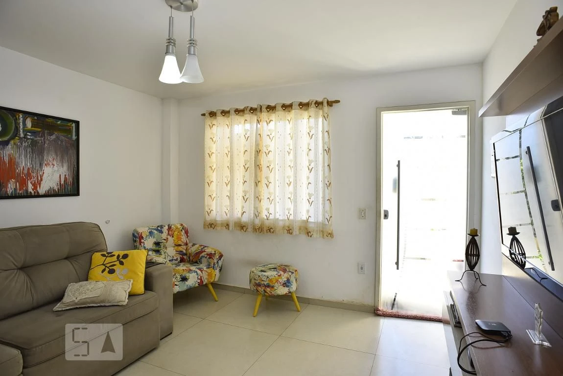 Furnished house with 2 en-suite bedrooms and laundry area — photo 12