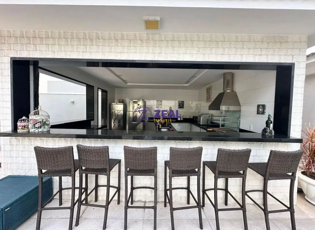 House with enclosed balcony and built-in grill — photo 12