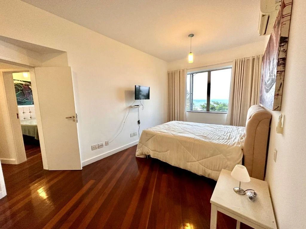 House with 5 bedrooms and 5 bathrooms — photo 17