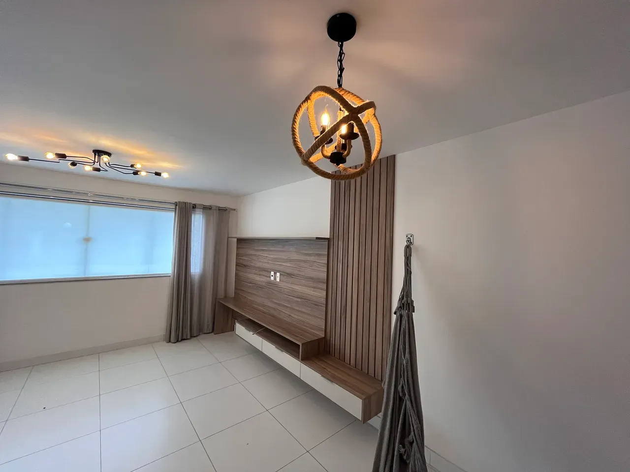 180 m² house with a walk-in closet and a mountain view — photo 22