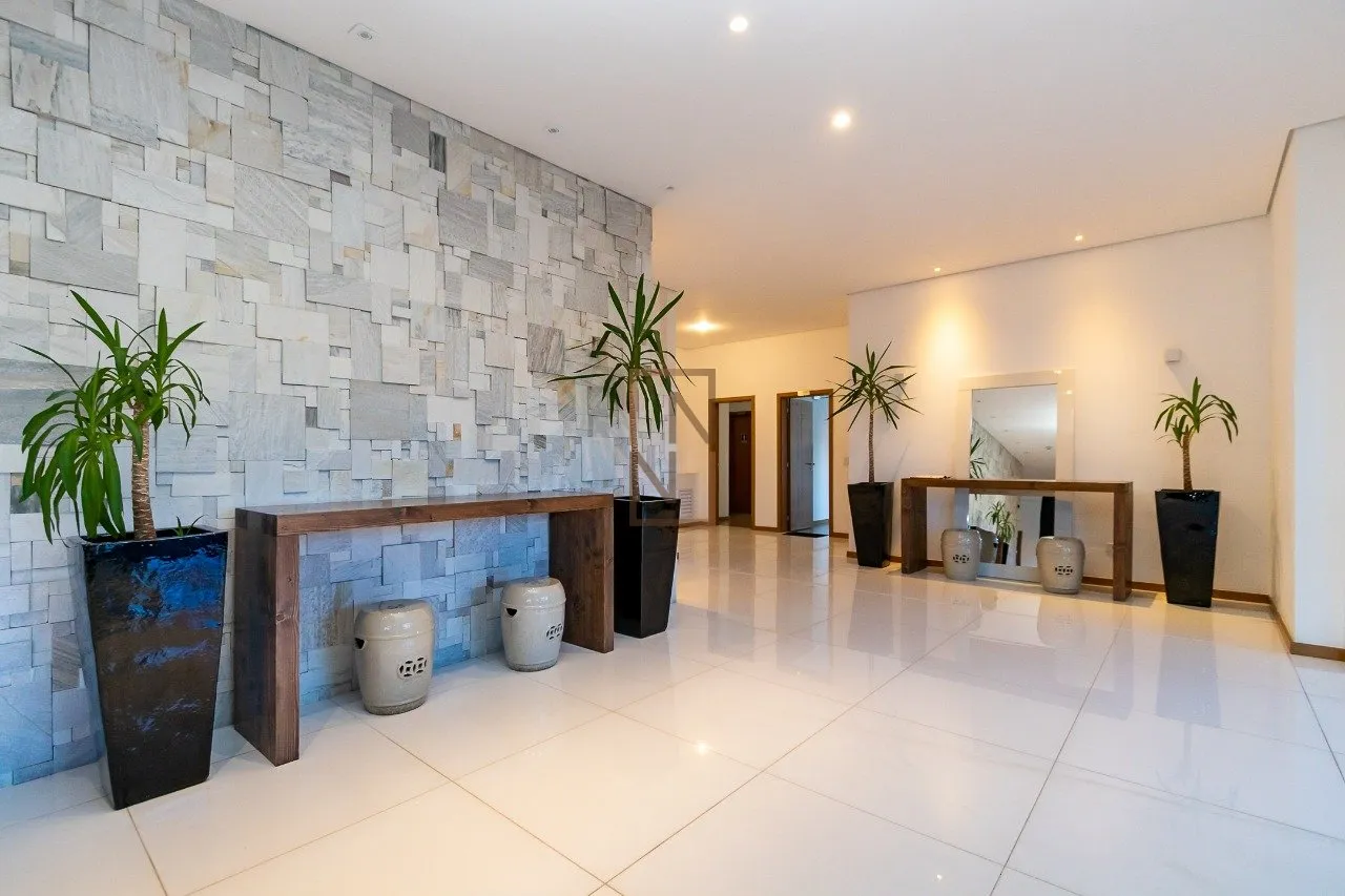 Apartamento de 2 dormitorios con cocina abierta y balcón — photo 22