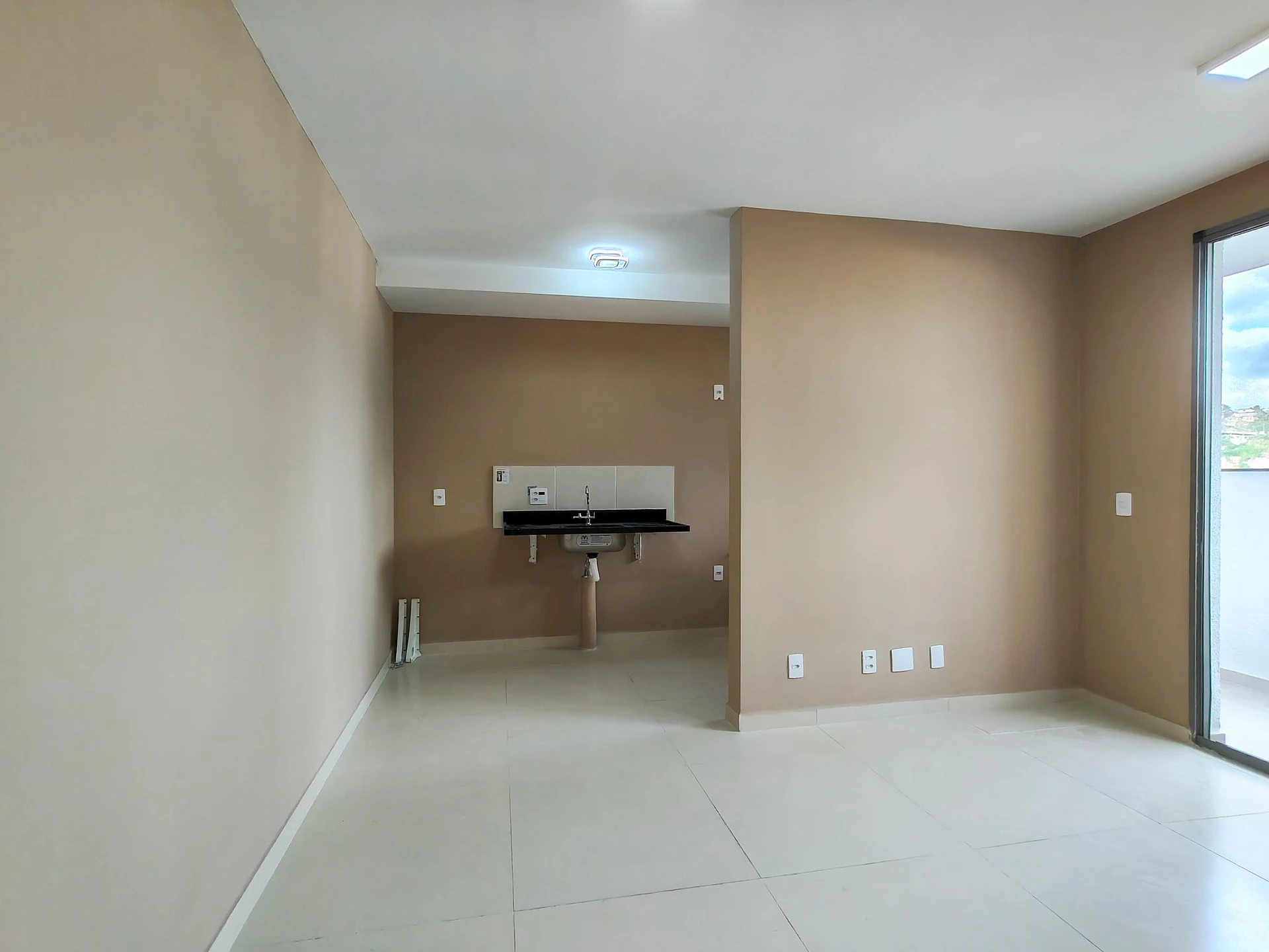 Apartamento com 2 quartos e varanda de vidro fechada — photo 9