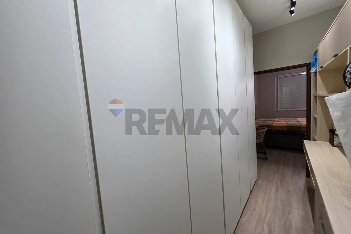 Balcony with a grill in a 3-bedroom house, 139 m² — photo 26