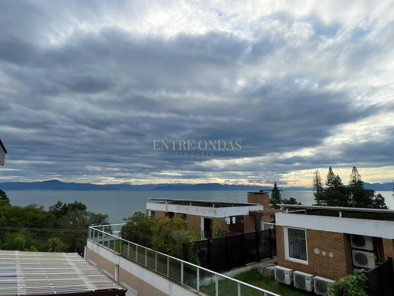 Water view in a 4-bedroom house, 263 m² — photo 18