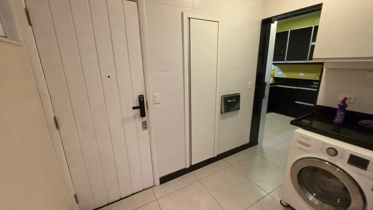 Apartamento com cozinha fechada e 3 quartos — photo 32