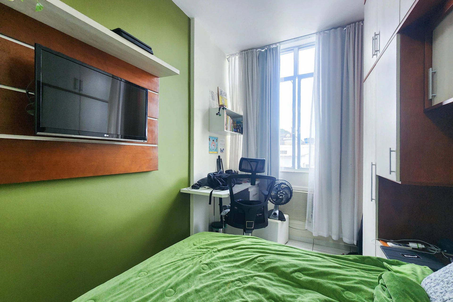 3-bedroom apartment with a bathtub — photo 30