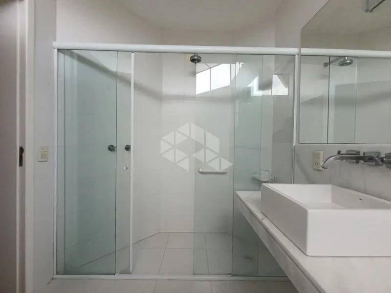 Furnished house, 222 m², with a bathtub — photo 43