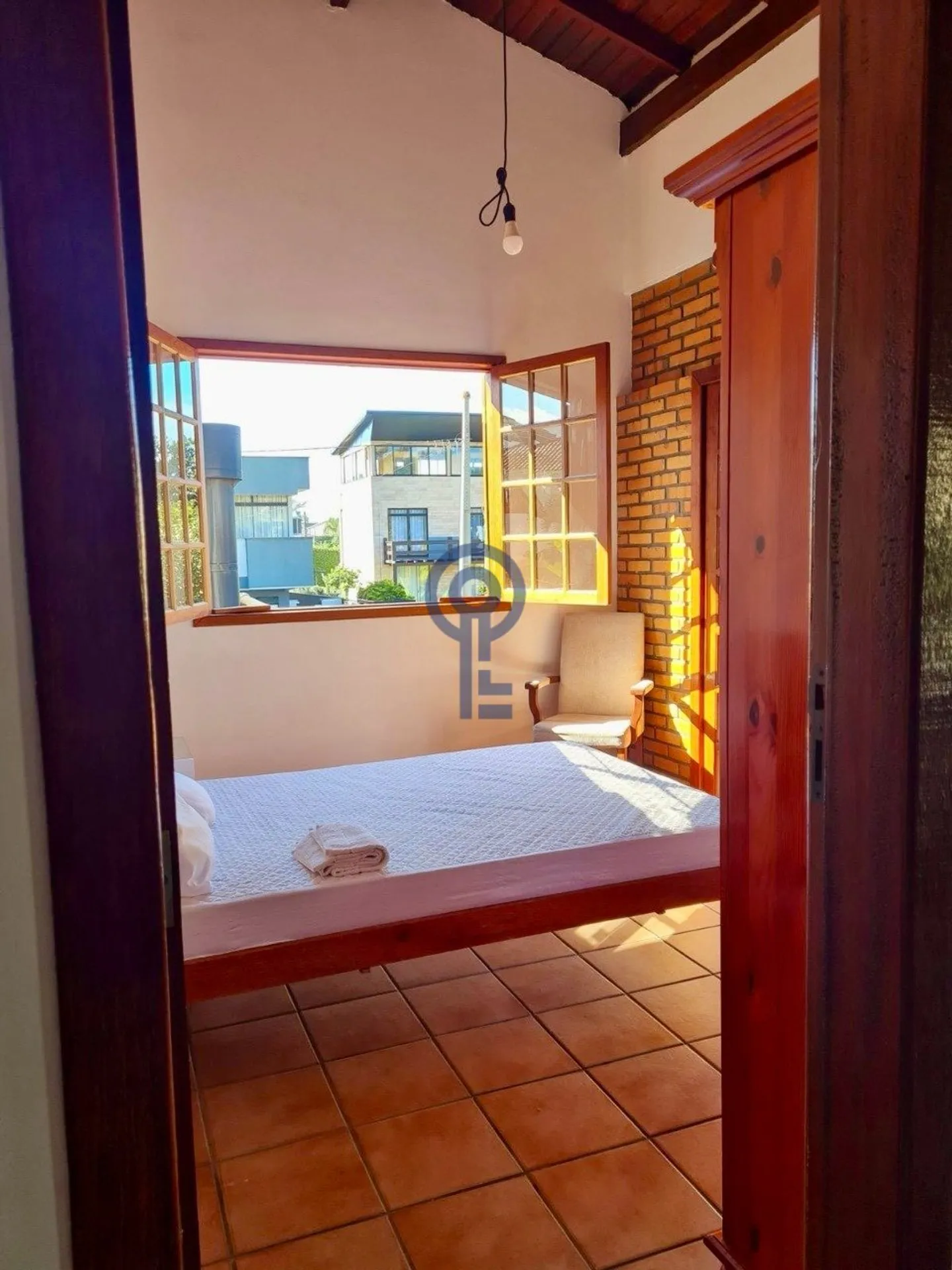 House with 2 bedrooms, both en-suite, plus private garden — photo 17
