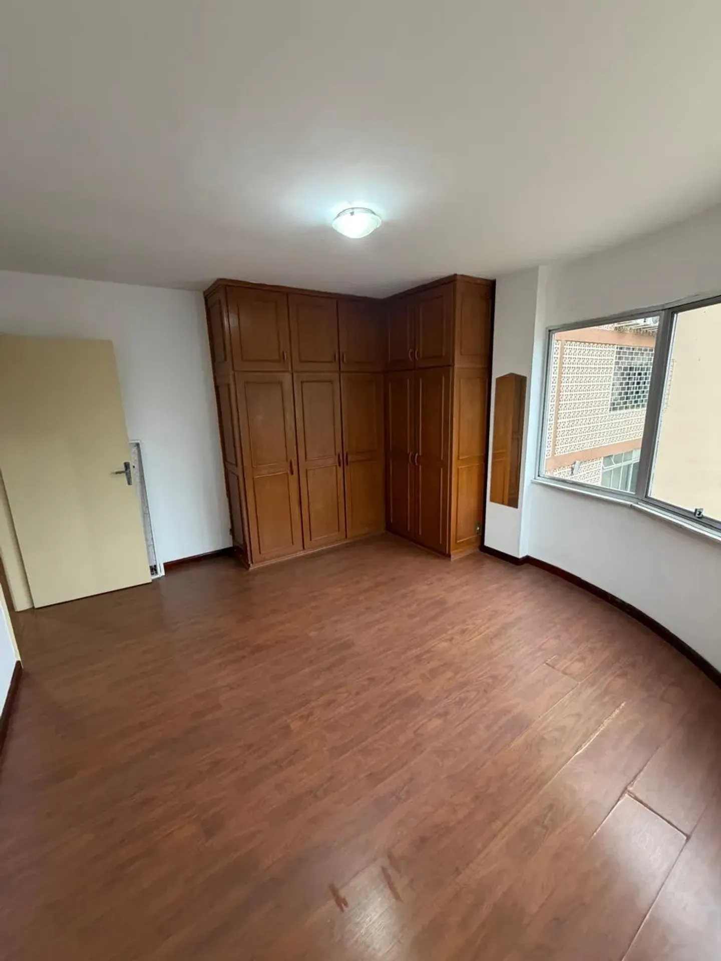 3-bedroom apartment with wood or laminate floors in Curitiba — photo 7
