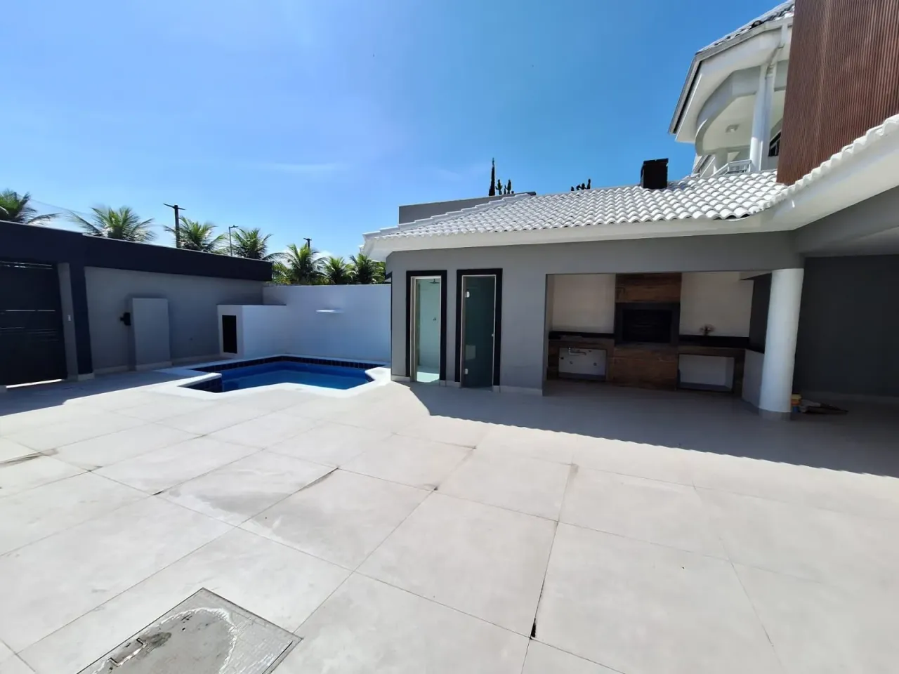 Rental house with 5 bedrooms and 5 bathrooms — photo 13