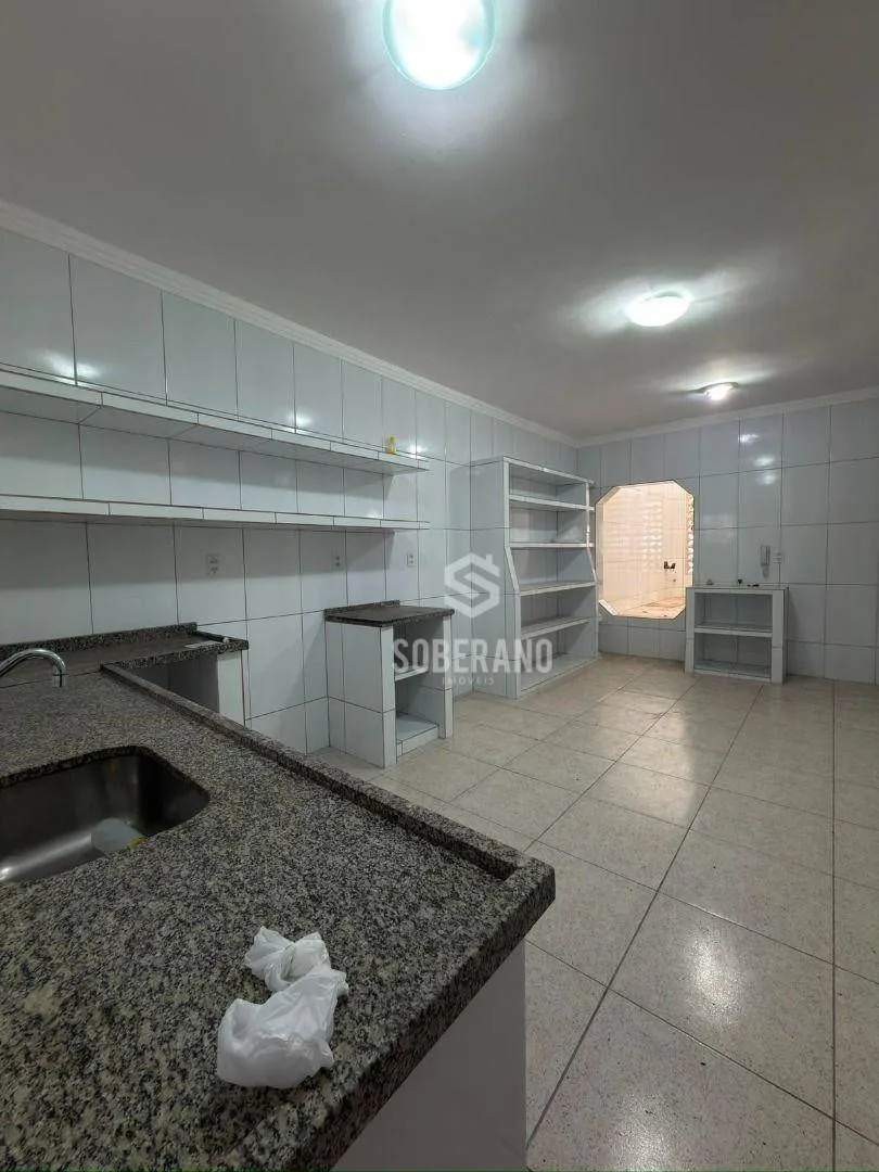 Casa para alugar com 3 quartos e 240 m² — photo 18