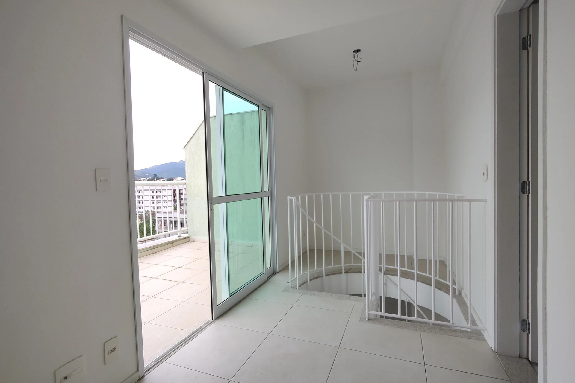 Apartment with 2 bedrooms, balcony and 1 parking space — photo 65