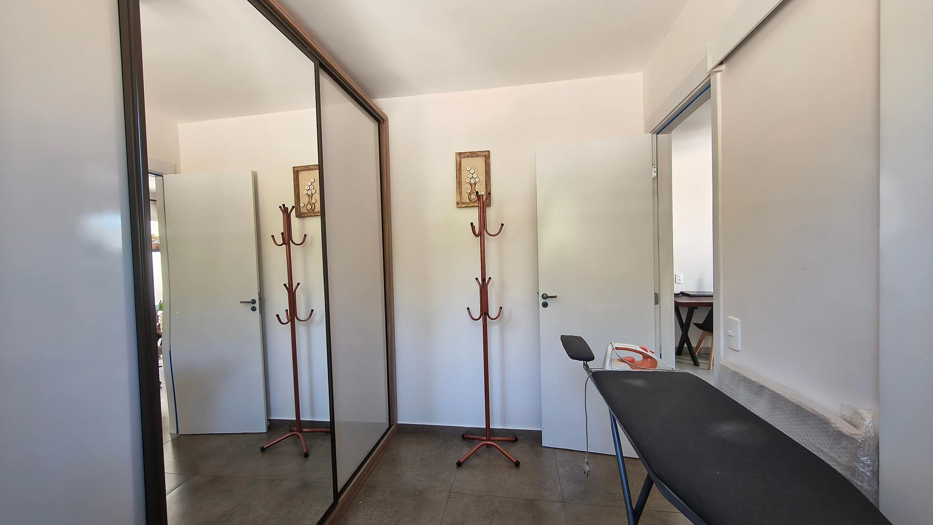 Furnished apartment with 2 bedrooms and a balcony — photo 30