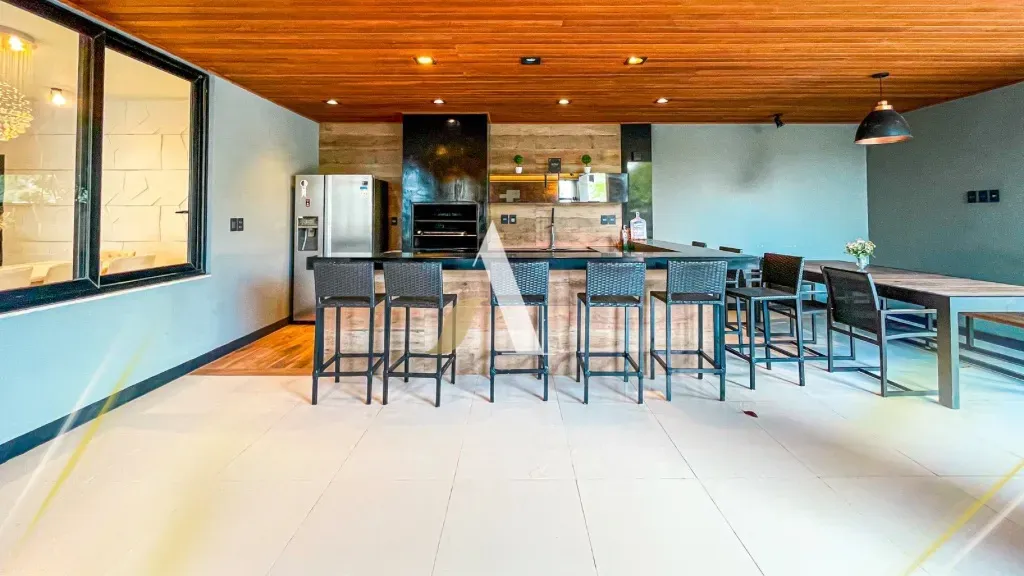 Furnished linear house with 4 en-suites and a gas open kitchen — photo 2