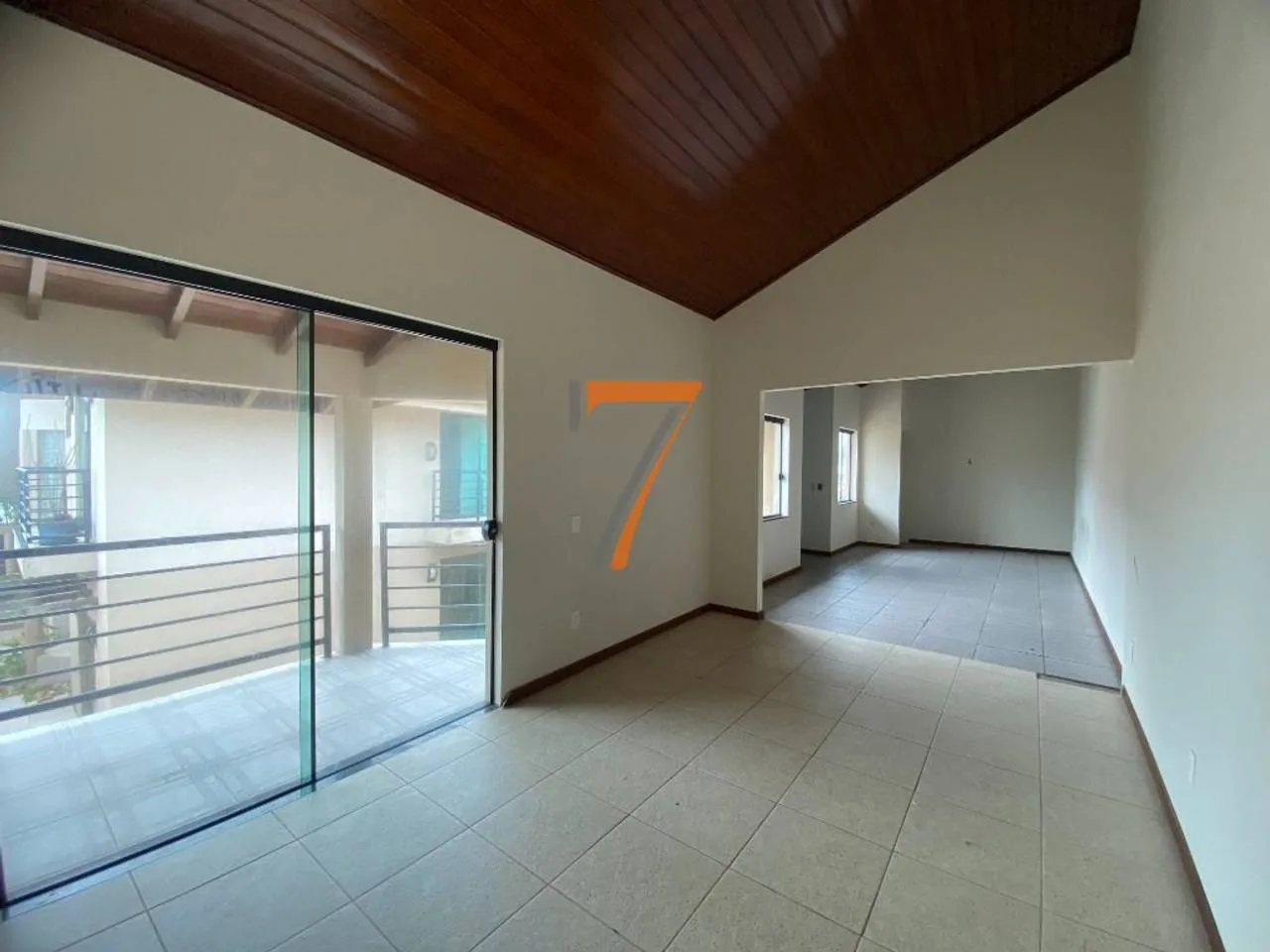 3-bedroom house with a water view in Florianópolis — photo 18