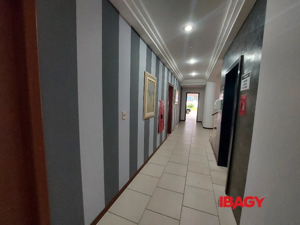 Apartamento de 2 dormitórios com piscina ao ar livre — photo 36