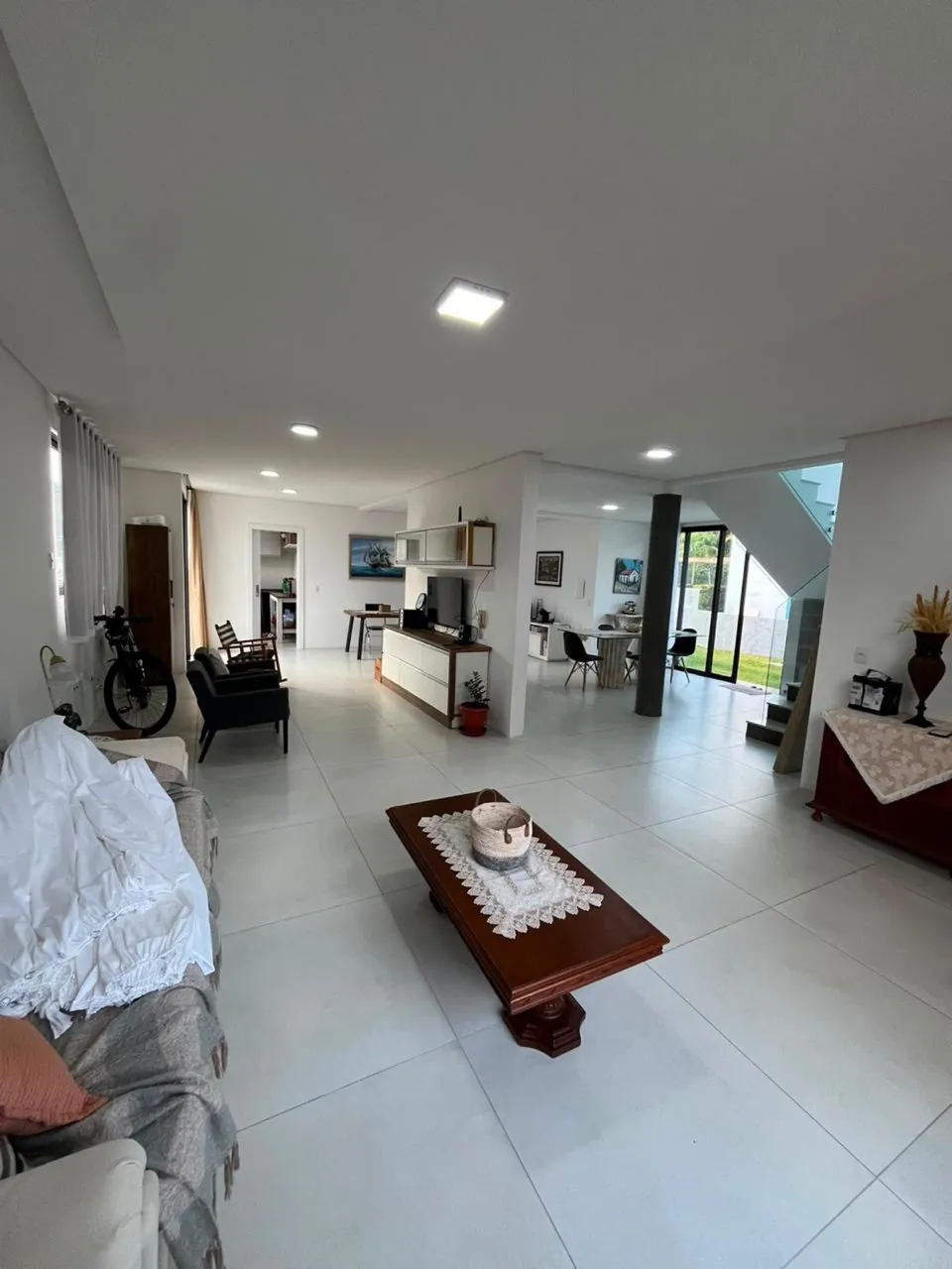 Furnished house with 4 bedrooms and 5 bathrooms