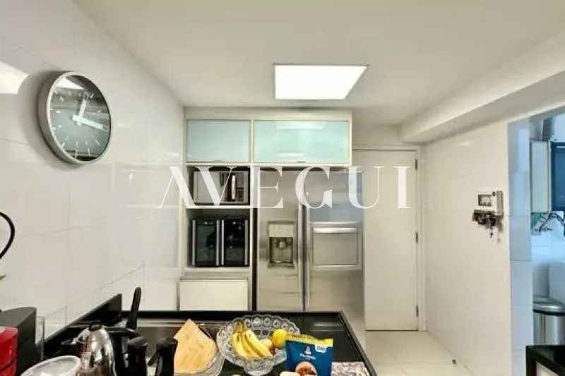 4-bedroom apartment with a private BBQ — photo 22