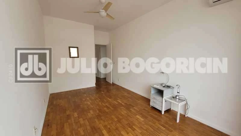 3-bedroom apartment with a suite and a balcony — photo 25