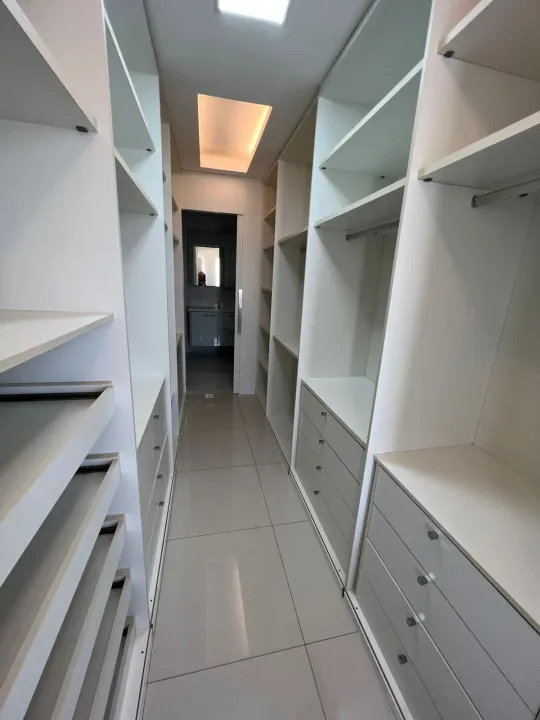 House with 5 bedrooms, 5 baths and 300 m² — photo 17