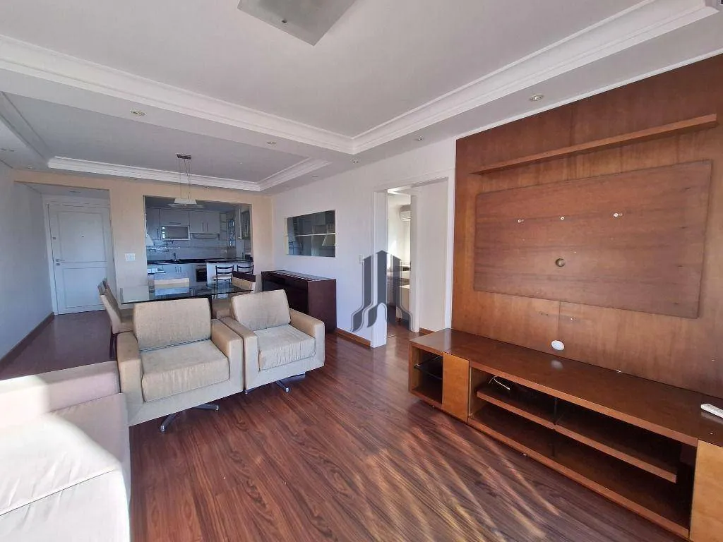 113 m² apartment with a bathtub and a walk-in closet
