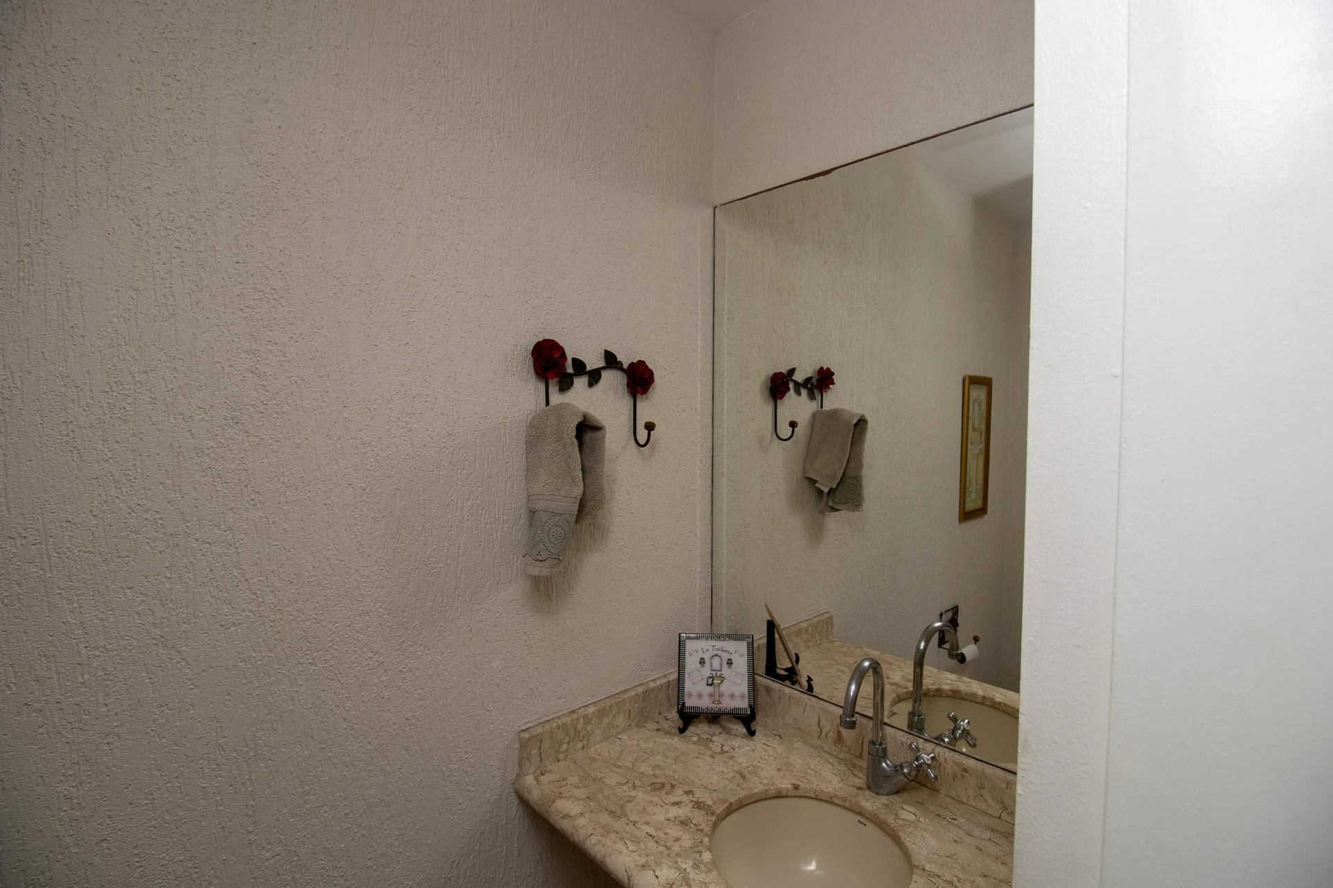 3-bedroom apartment with a glass-enclosed balcony — photo 42