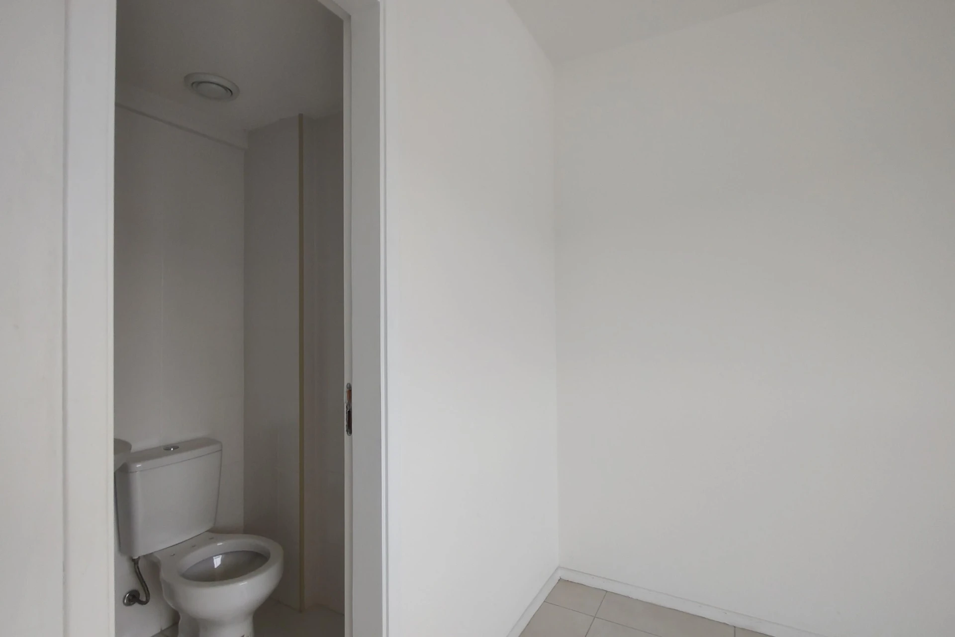 Apartamento sem mobília com 2 quartos e varanda — photo 8