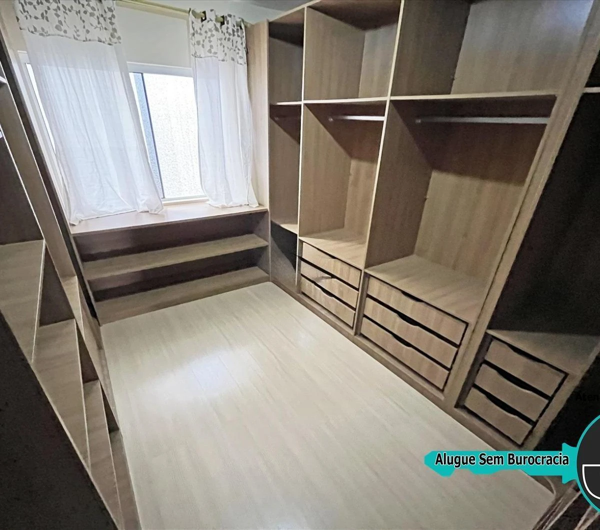 3-bedroom house with a suite and 2 parking spots — photo 12