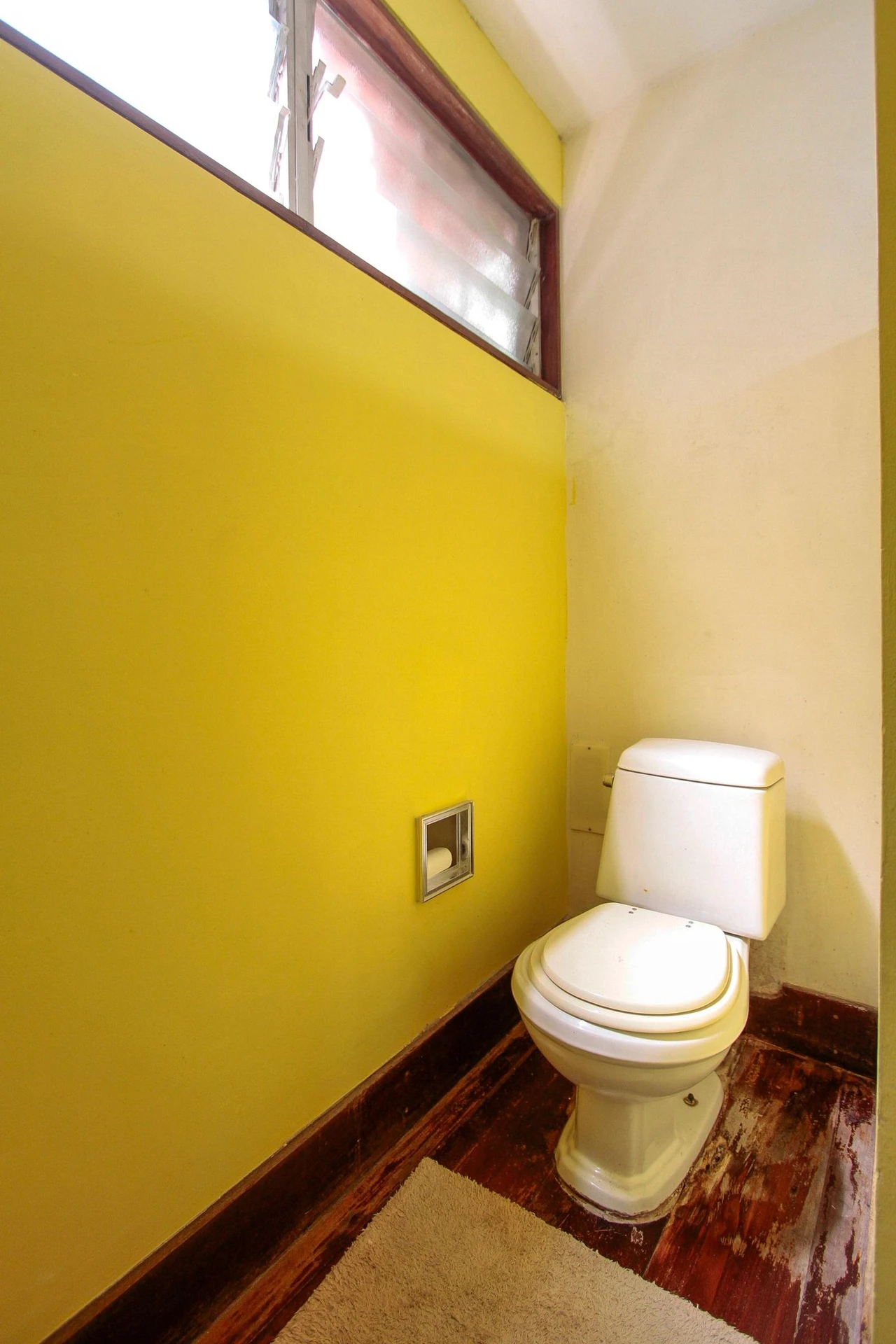 Apartamento de 109 m² com banheira e janelas do piso ao teto — photo 17