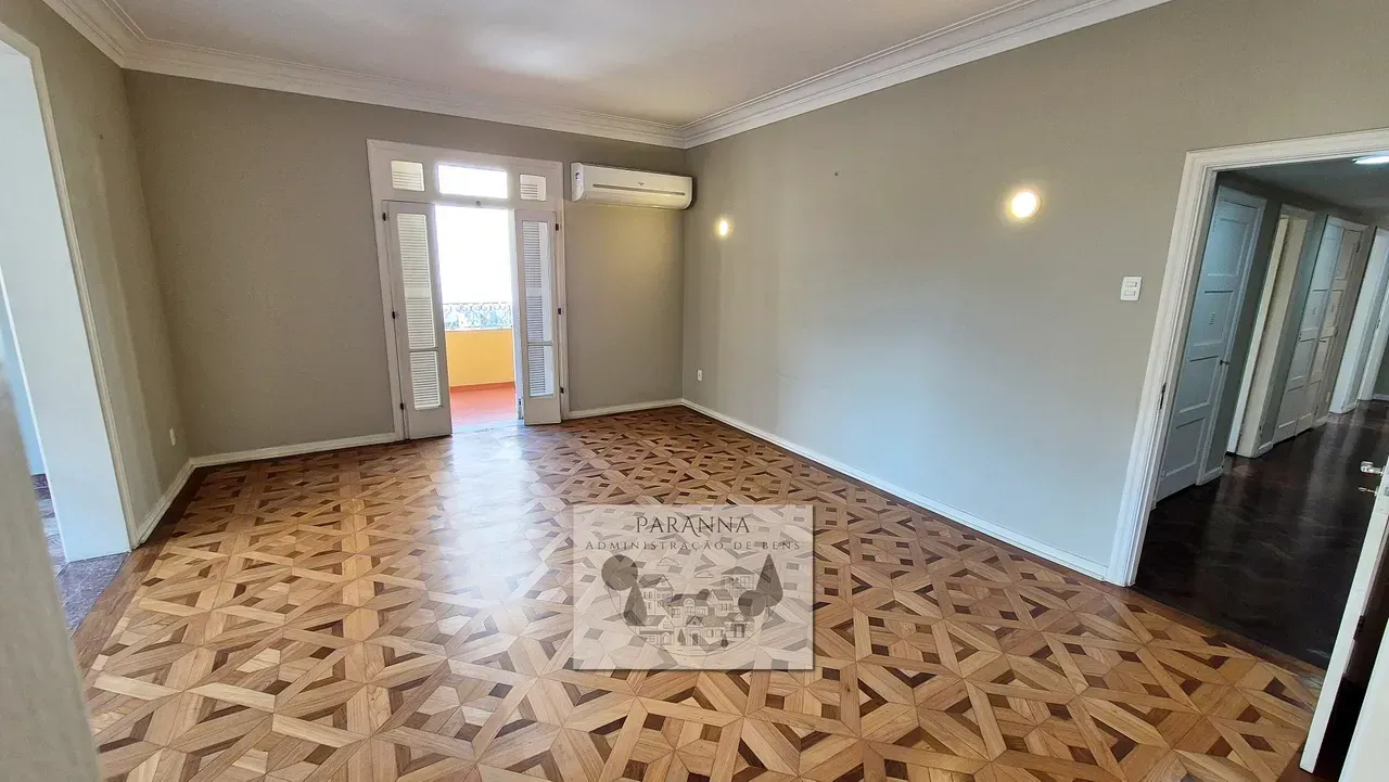4-bedroom, 4-bath apartment with balcony and laundry area — photo 2